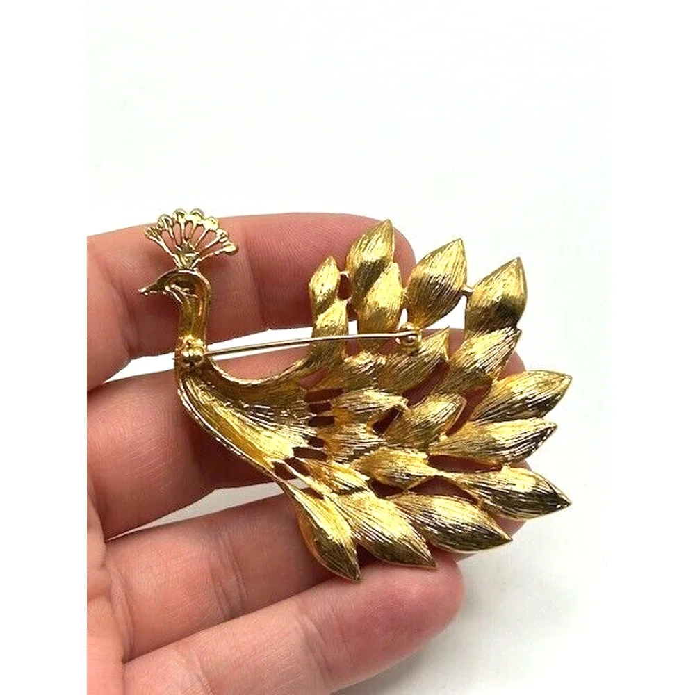 Vintage Strutting‎ Goldtone Peacock With Navette Rhinestone Plumage Brooch Pin